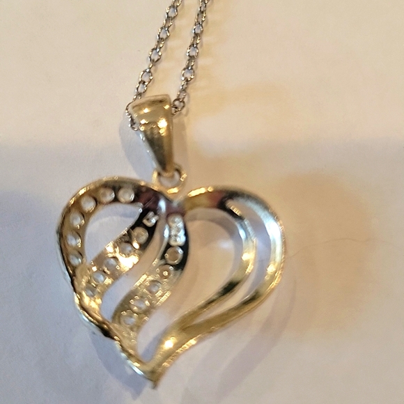 925 Sterling silver heart and chain with 17 czs!! - Picture 5 of 9